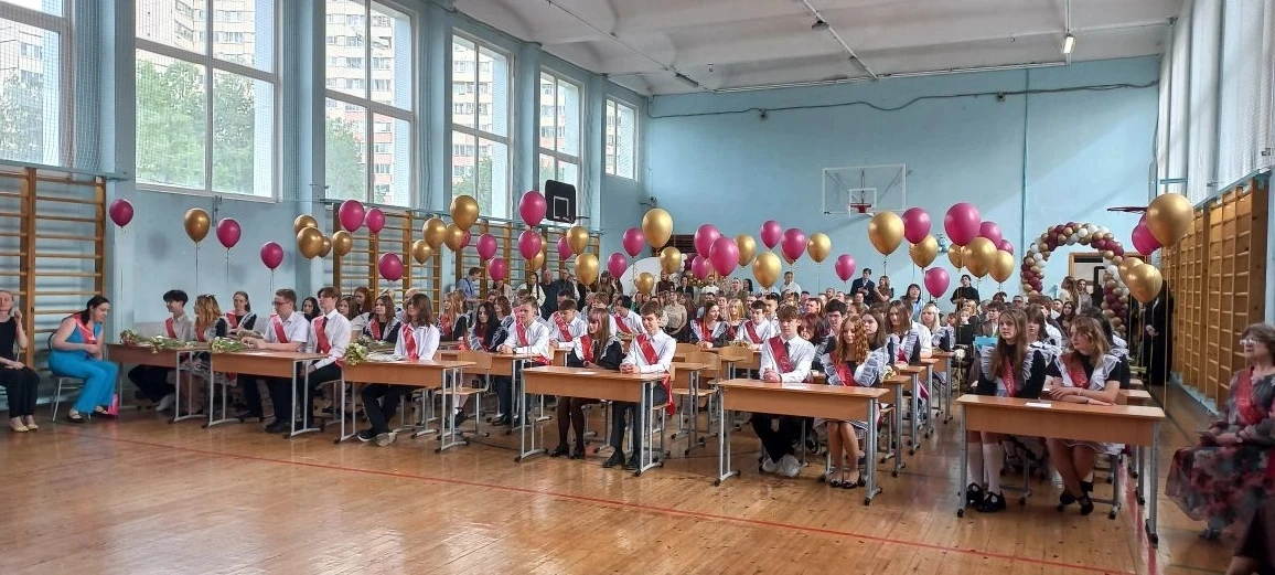 26 мая прозвенел последний звонок для выпускников 9А, 9Б и 11А классов. Последний звоно...