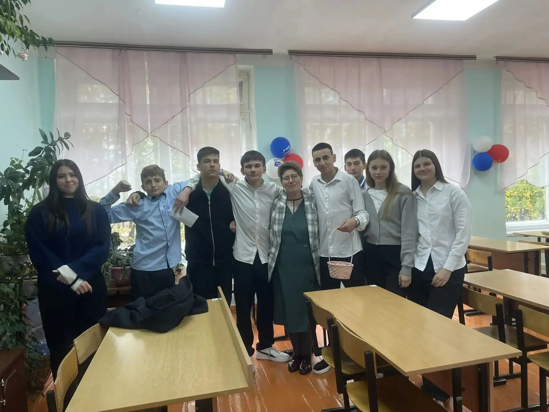❤️ Учителя — это сердце нашей школы! Именно поэтому мы не говорим, что «НЕДЕЛЯ УЧИТЕЛЕЙ...