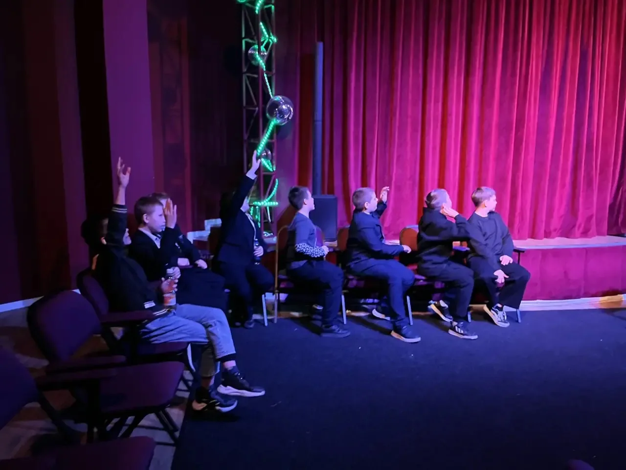🎪 Незабываемый день 4 «В» класса!  Учащиеся отправились в увлекательное и познавательное приключение