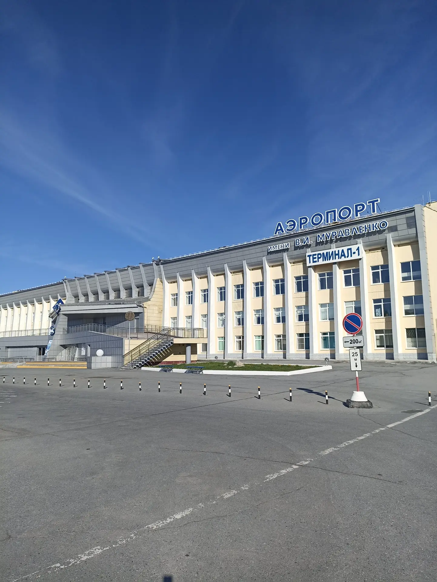 В аэропорту Нижневартовска пассажиров перестанут возить к самолётам на автобусах