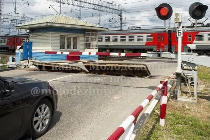 Краснодарская дистанция пути уведомляет Вас, что на железнодорожном переезде 1599 км пе...