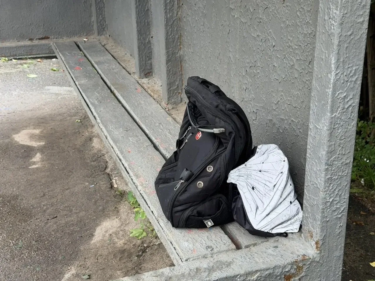 Кто-то забыл на остановке в Тетерино рюкзак и сменку