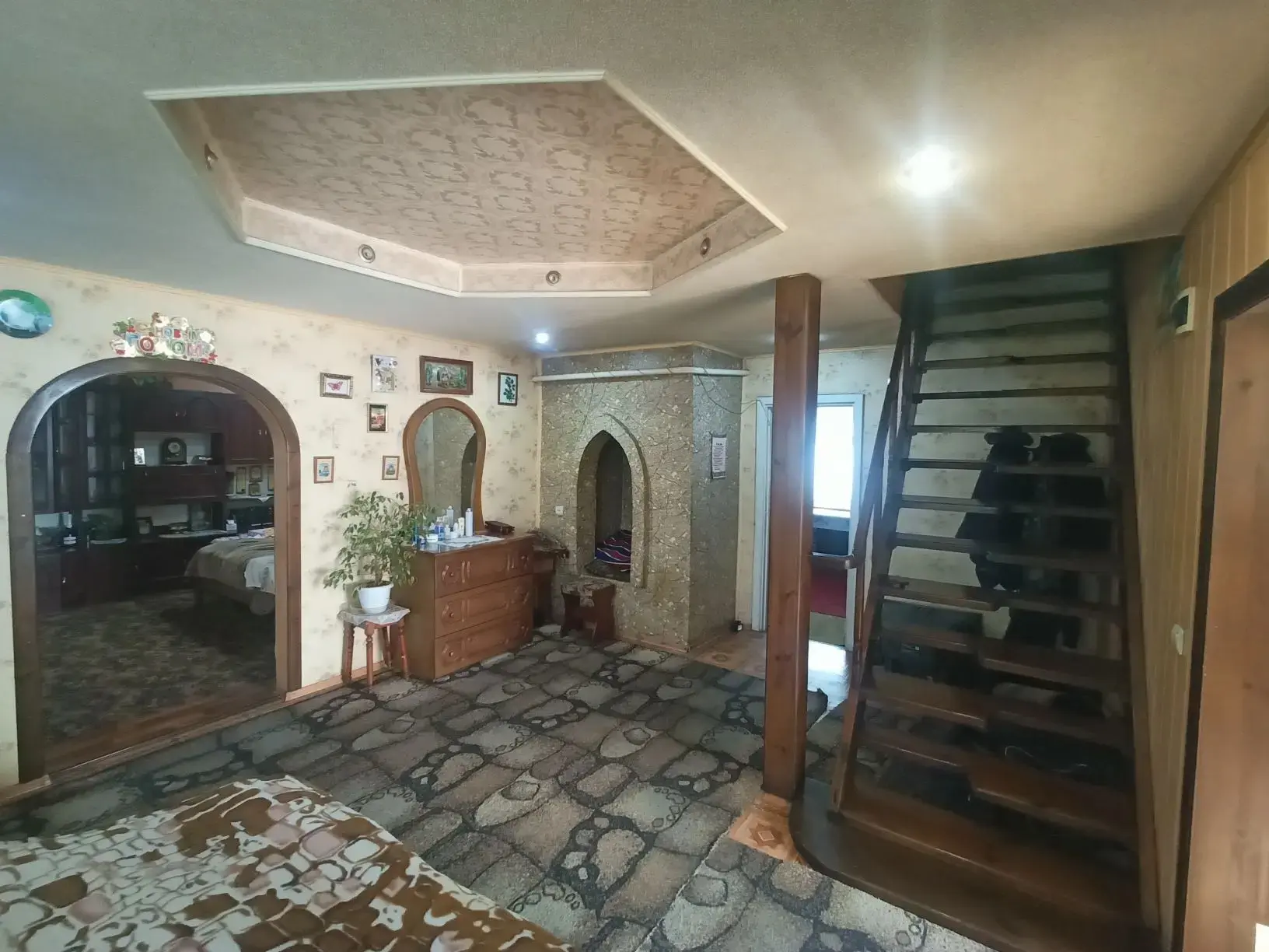 Продам дом, район ш.Комсомолец, поселок Кирова, ул. Кировоградская. Расположен около дороги с остано