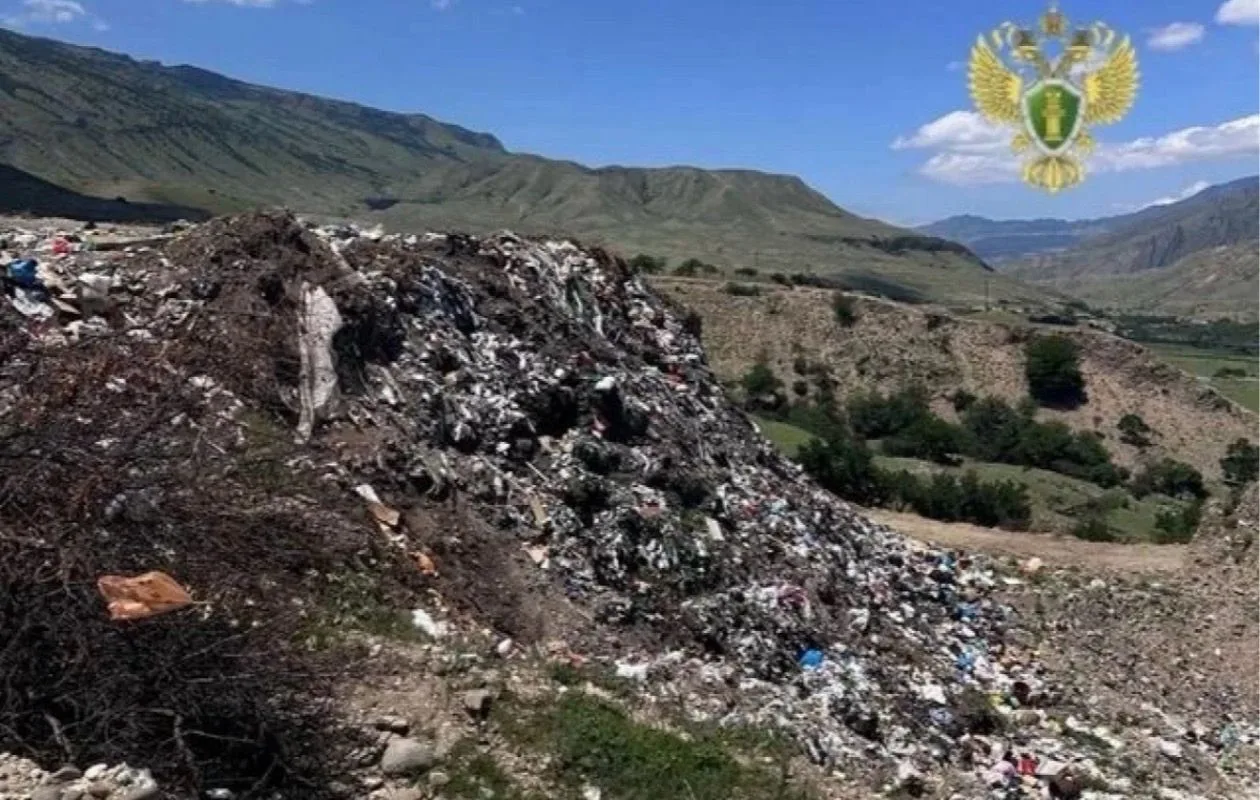 По требованию прокурора суд обязал устранить несанкционированную свалку в Левашинском р...