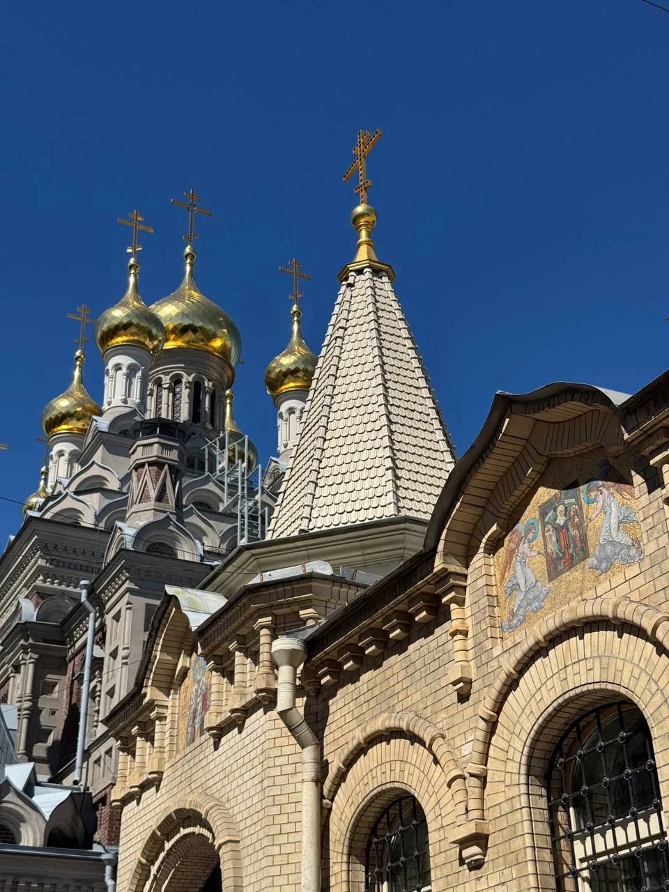 Храм со своей кофейней на берегу Невы ✨