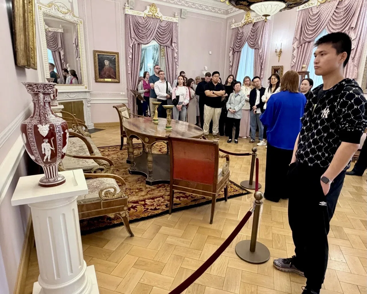 Тверской императорский дворец посетили участники 📸 ✏️ медиатура «Дорогами дружбы».
