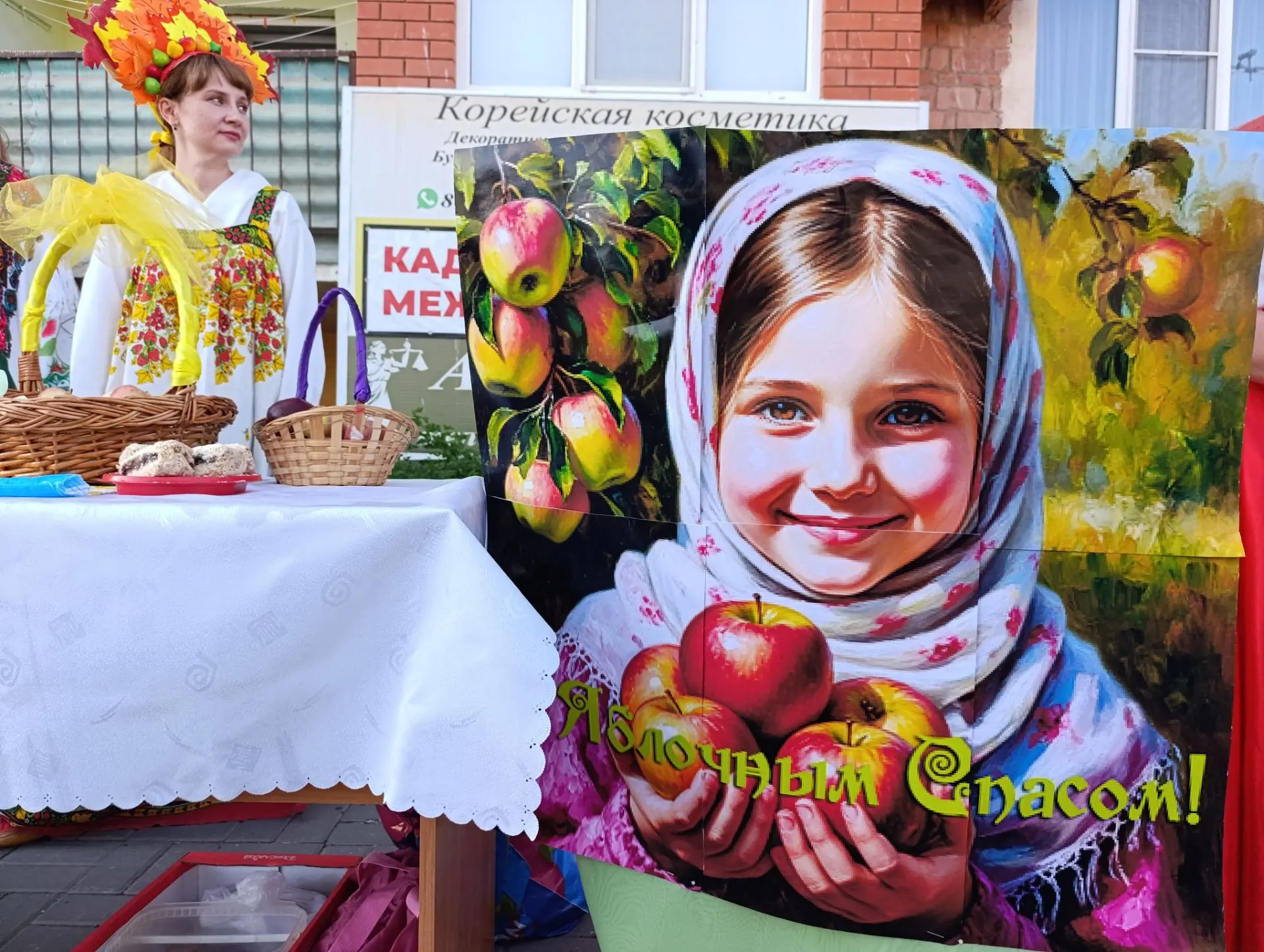 Сегодня, в центре поселка Володарский  царила особая атмосфера тепла и уюта. Жители соб...