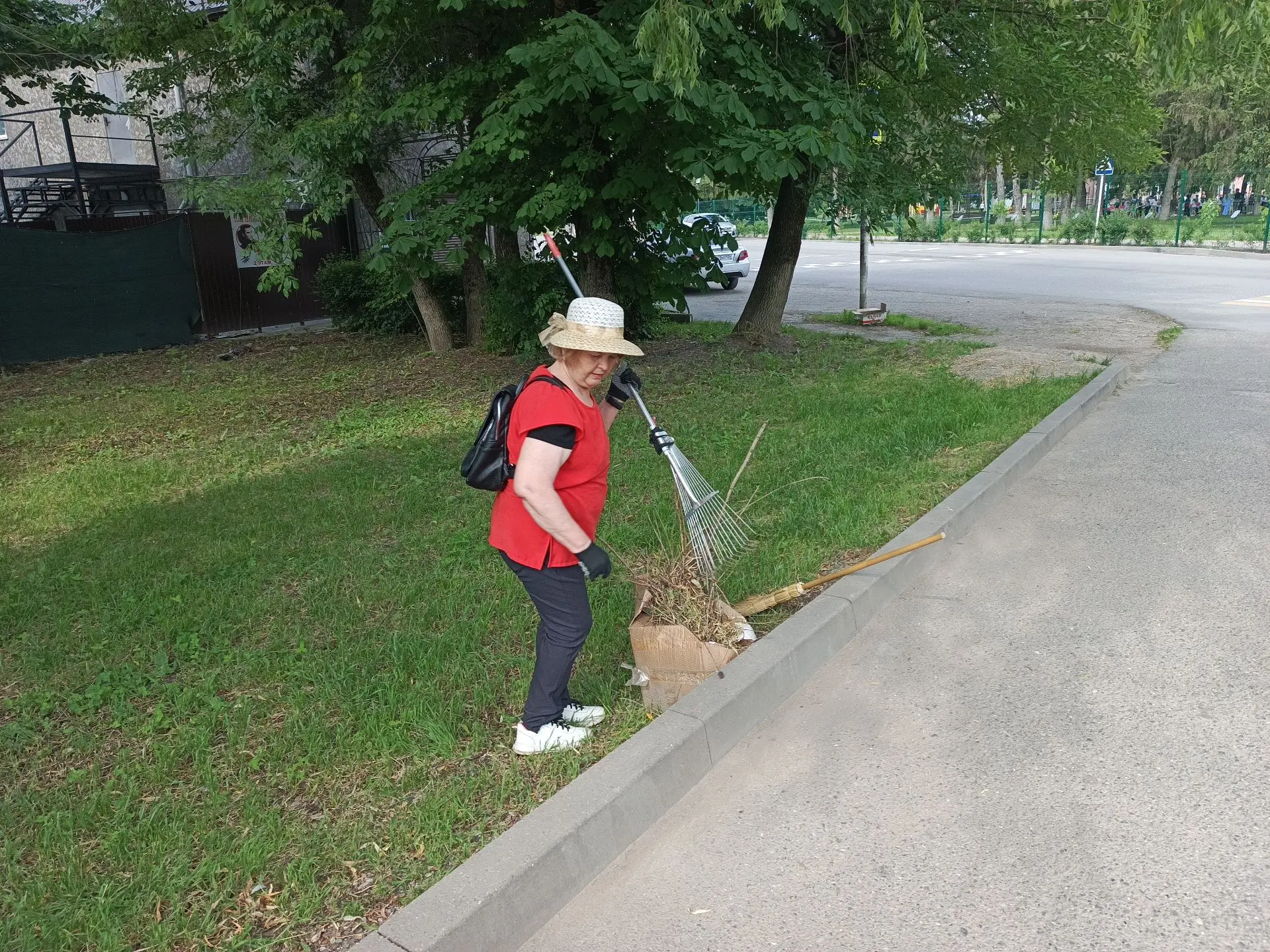 🌳🌟 «Серебряные» волонтёры помогли устранить последствия паводка 🌟🌳В станице Зольско...