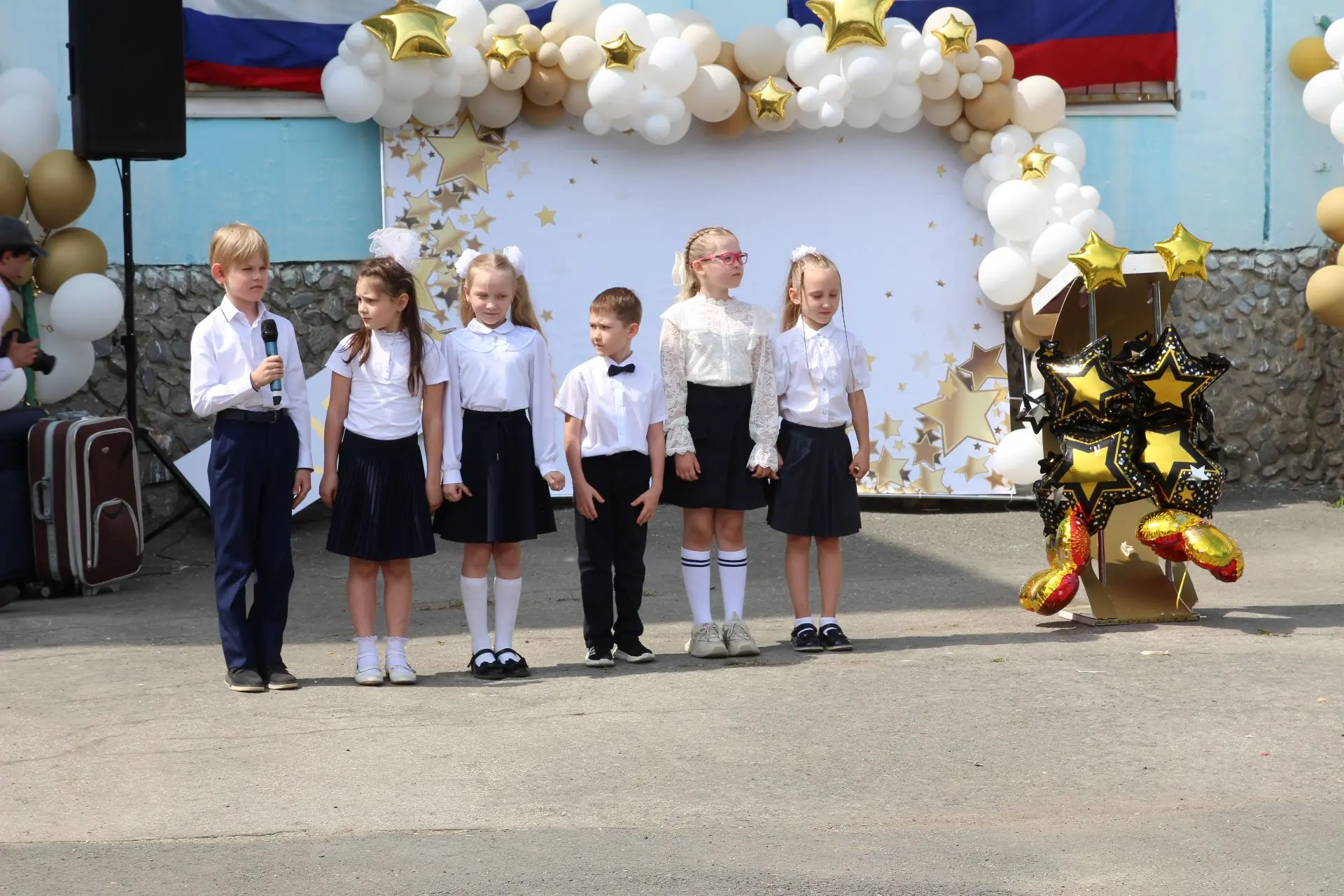 🛑Особенный день для одиннадцатиклассников!   🎓Для всех выпускников 11-х классов прозвенел последний 