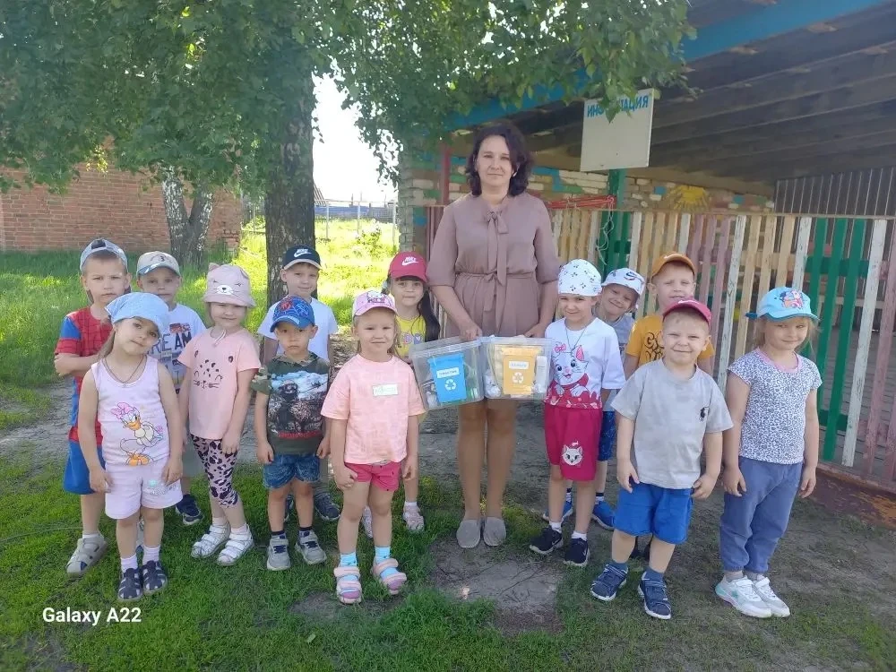 В разновозрастной группе прошло экологическое развлечение "Очистим планету от мусора".В...