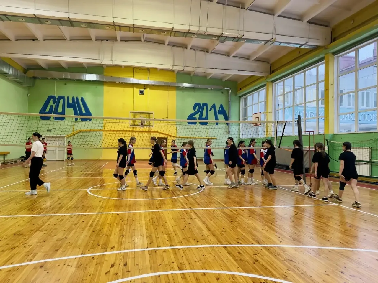 Соревнования «Серебряный мяч» продолжаются: наши девушки в борьбе! 🏐  17 февраля на базе МАОУ Гимназ