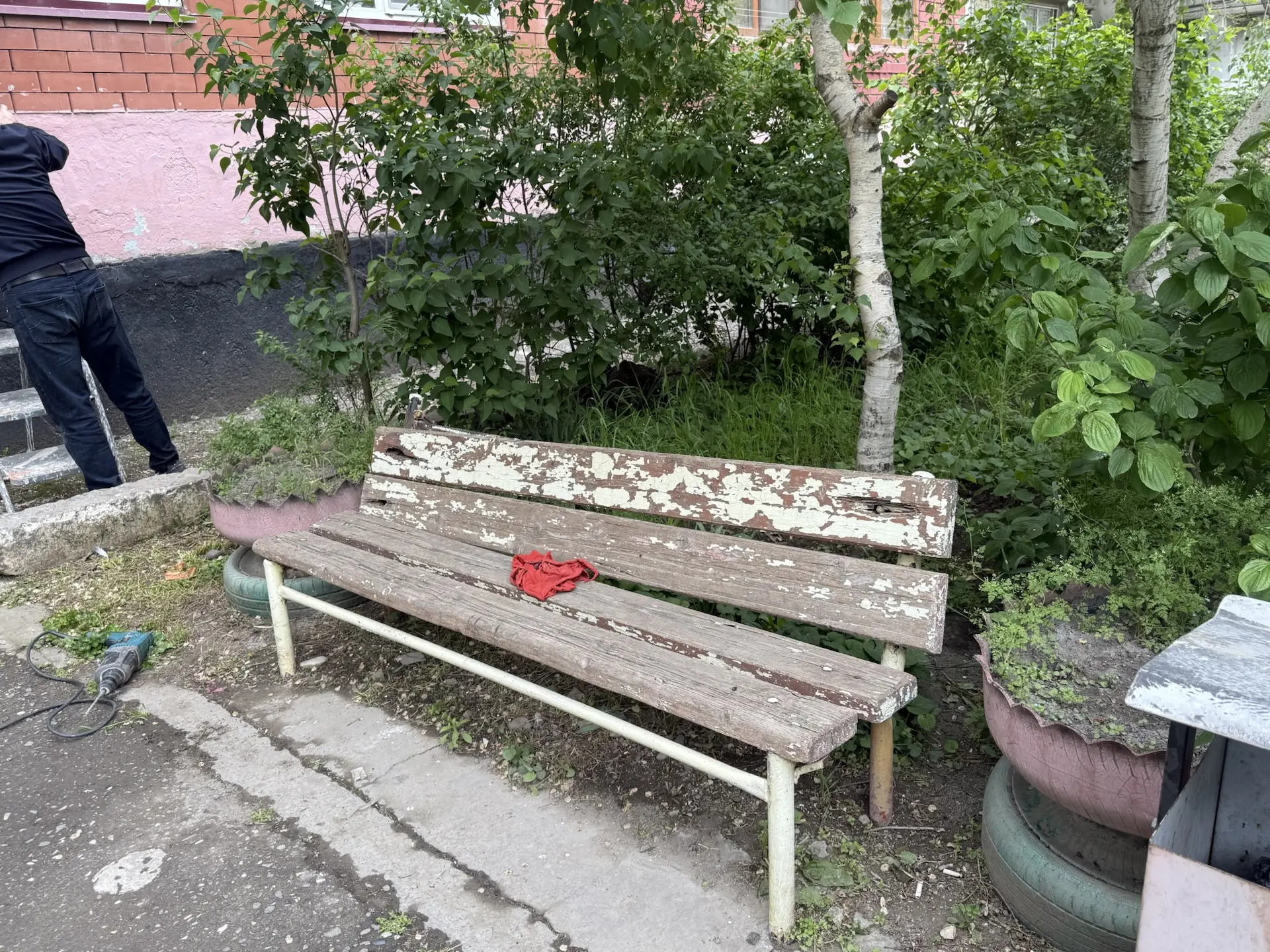 Ремонт скамейки перед подъездом по адресу : Гагарина д. 34