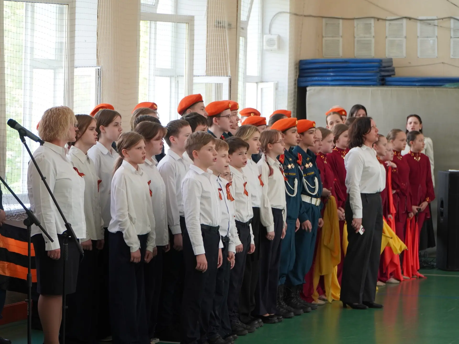 🇷🇺 Торжественные линейки ко Дню Победы  В преддверии великого праздника в нашей школе прошли торжест
