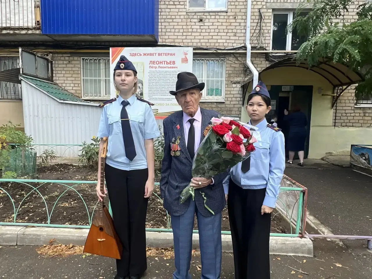 🇷🇺Встреча поколений: поздравили ветерана с 101-летием