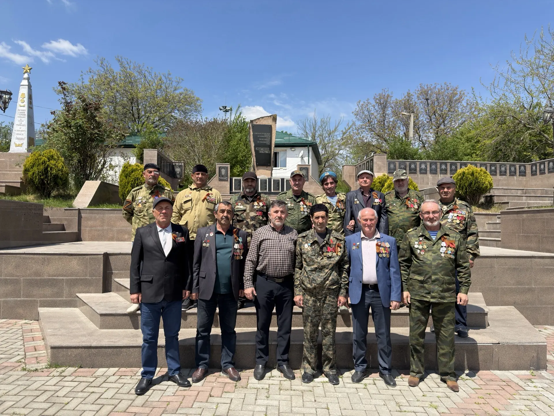 🌍«Память без границ»: ветераны‑афганцы Новолакского района приняли участие в патриотическом автопроб