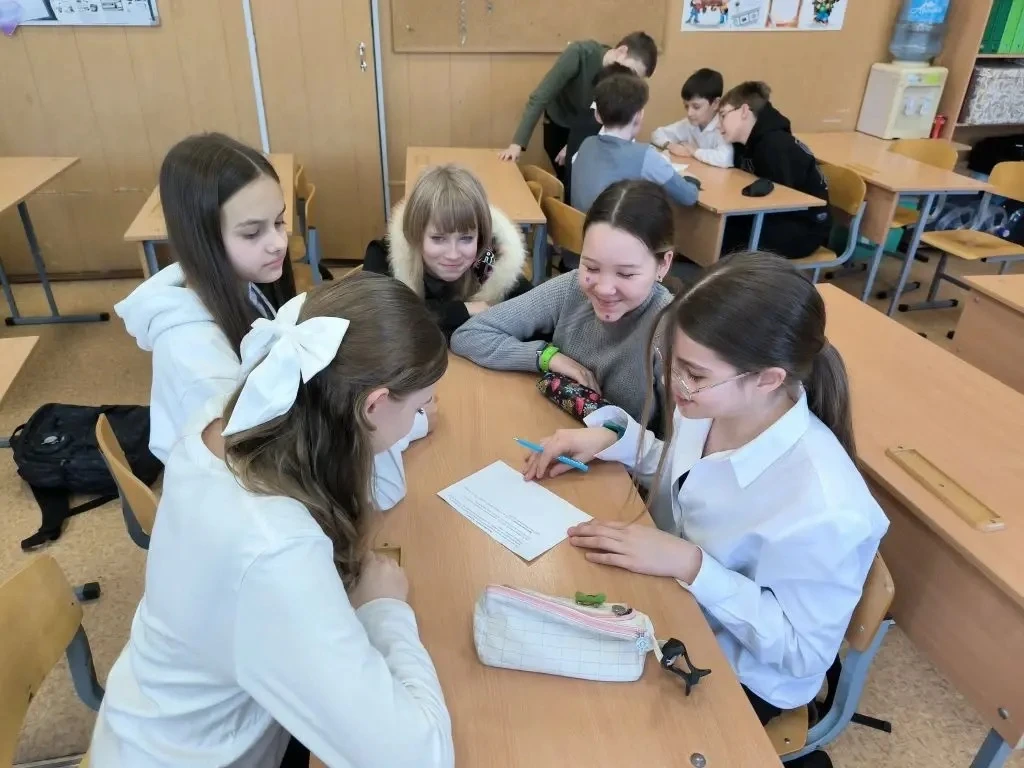 🇷🇺Знатоки русского языка 👇  Сегодня в рамках Декады русского языка и литературы прошла игра "Знатоки
