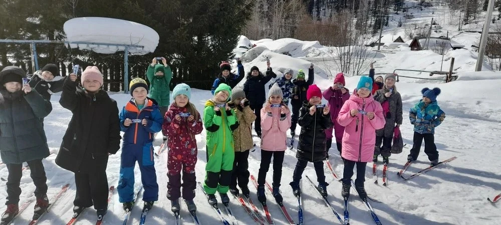 ⛷28 марта на лыжной трассе и в спортивном зале школы №8  юные лыжники, занимающиеся  по...