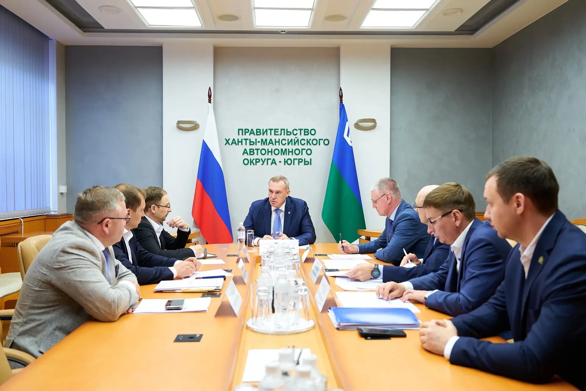 Губернатор ХМАО Руслан Кухарук собрал совещание с представителями правительства Югры и окружным Упра
