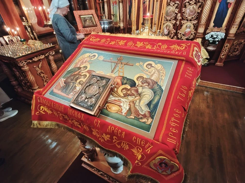 🕊 В ночь Светлого Христова Воскресения в храме преподобного Сергия Радонежского, расположенном на те