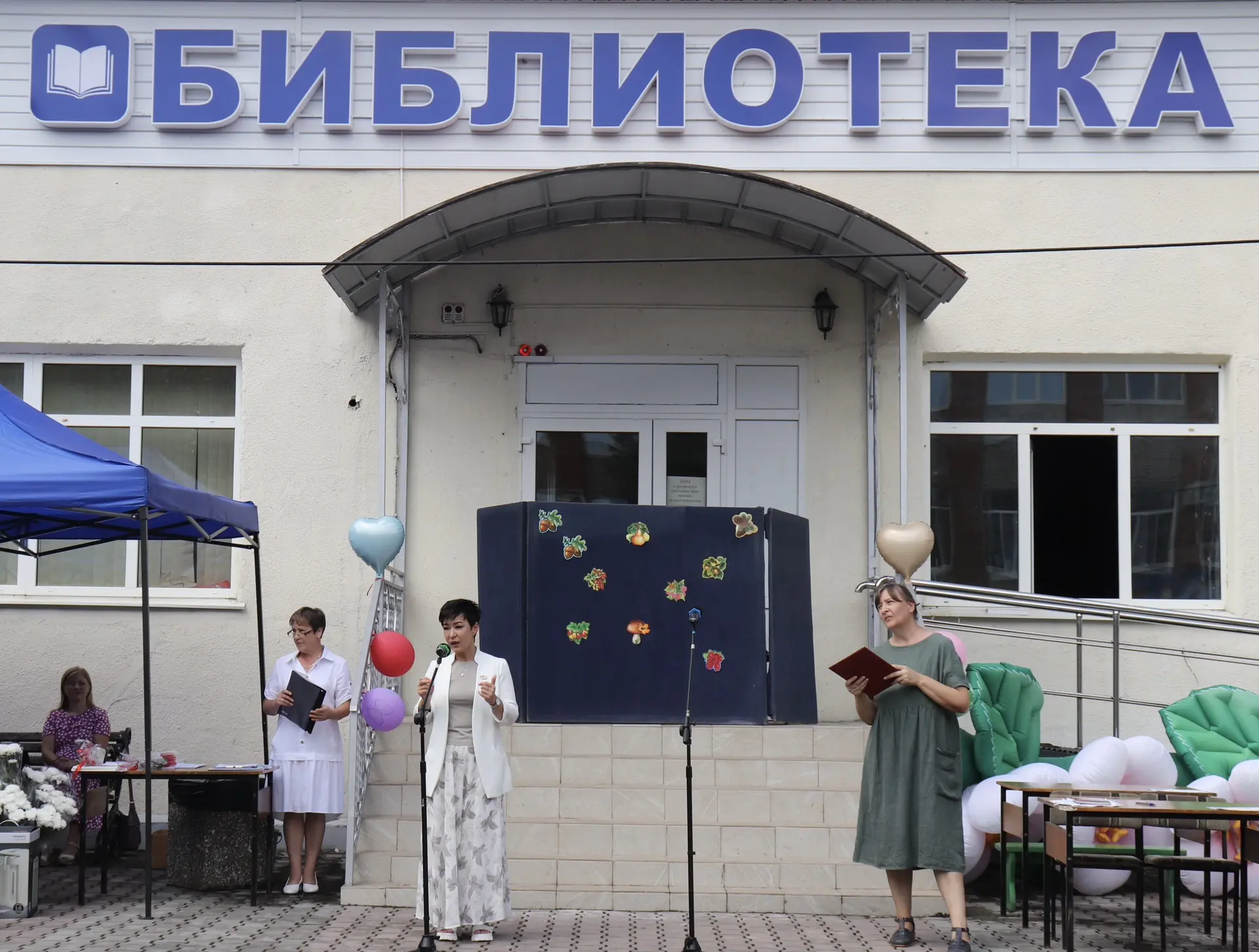 Тысячи мальчишек и девчонок открыли здесь для себя увлекательный мир чтения, а сколько ...