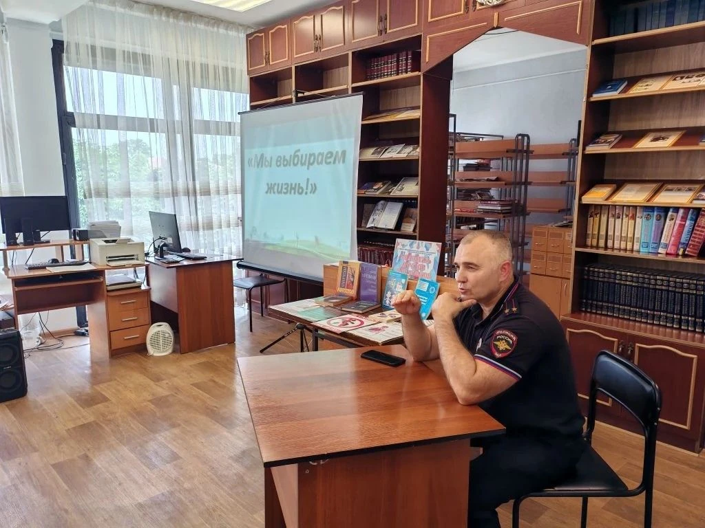 "Мы выбираем жизнь!"
25 июня в Полтавской сельской библиотеке прошло мероприятие «Мы выбираем жизнь»