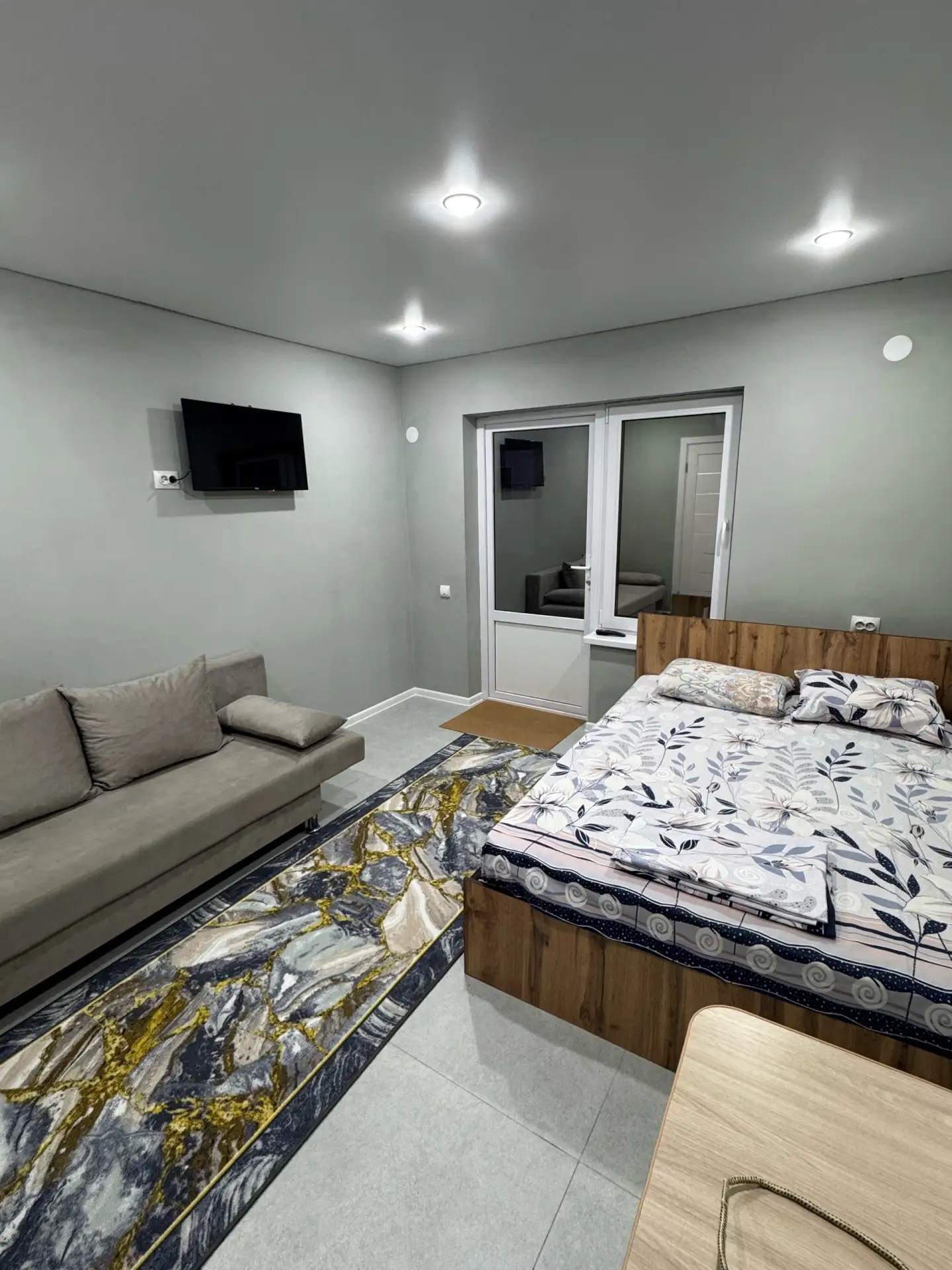 🏖️ До Солёных озёр — всего 1 минута пешком!
🏠 Сдаются номера ЛЮКС рядом с центральным входом
📌 Ко