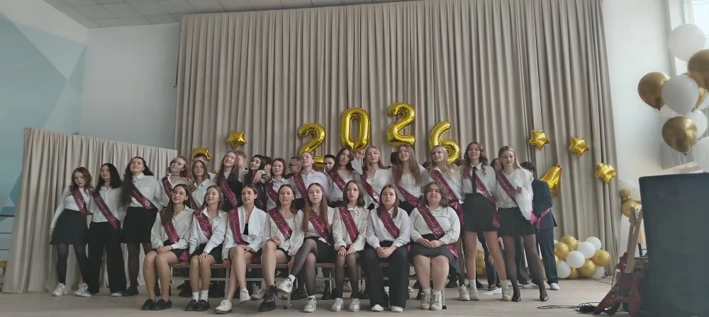 Последний звонок для выпускников 9 и 11 классов  🎉 В нашей школе прозвенел последний звонок для 11-х
