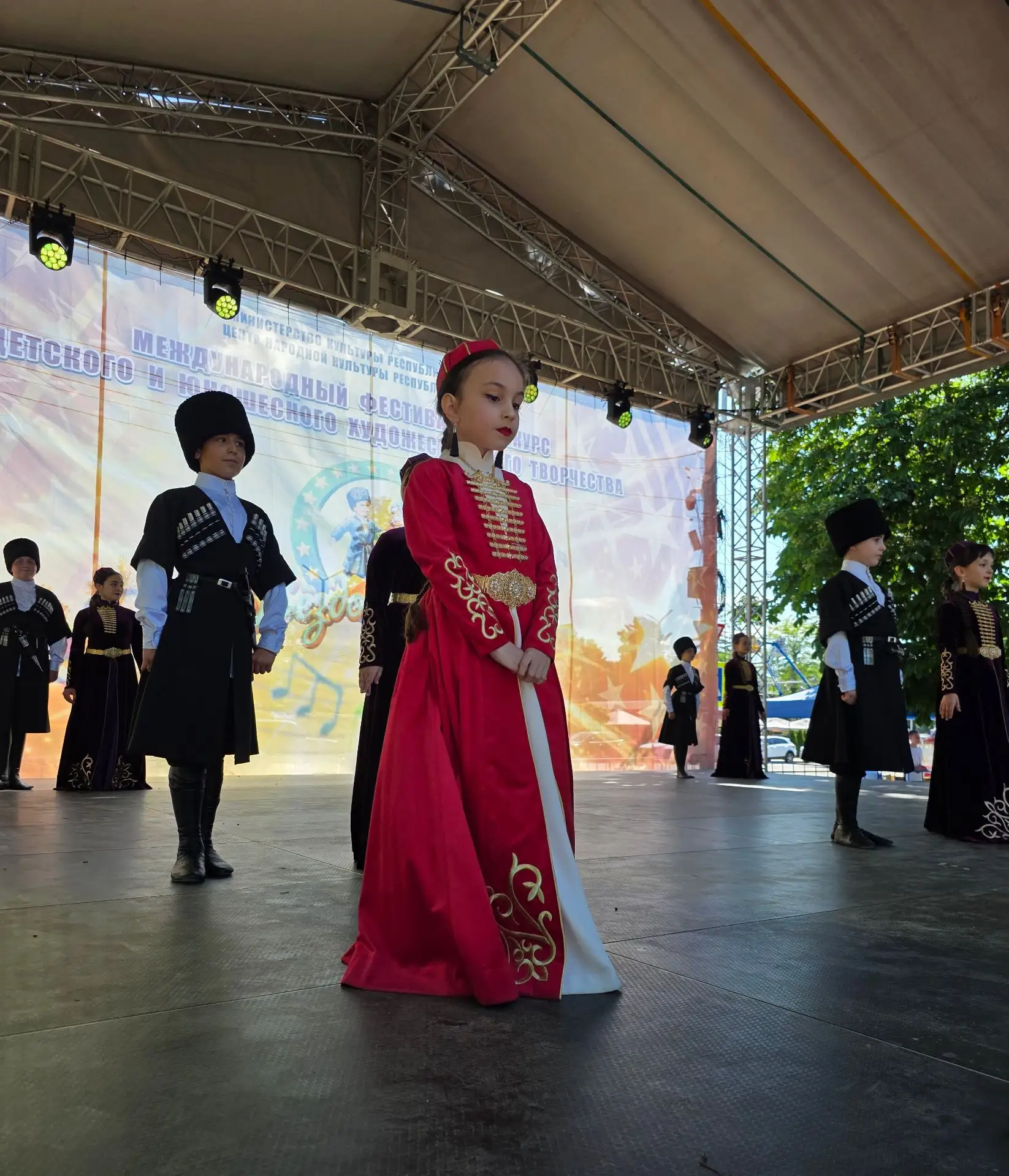 ✨Фото с фестиваля «Звёздочки Адыгеи» уже здесь!👇⁣
https://disk.yandex.ru/d/KuF-iVTRoU7fsg
⁣
Переход