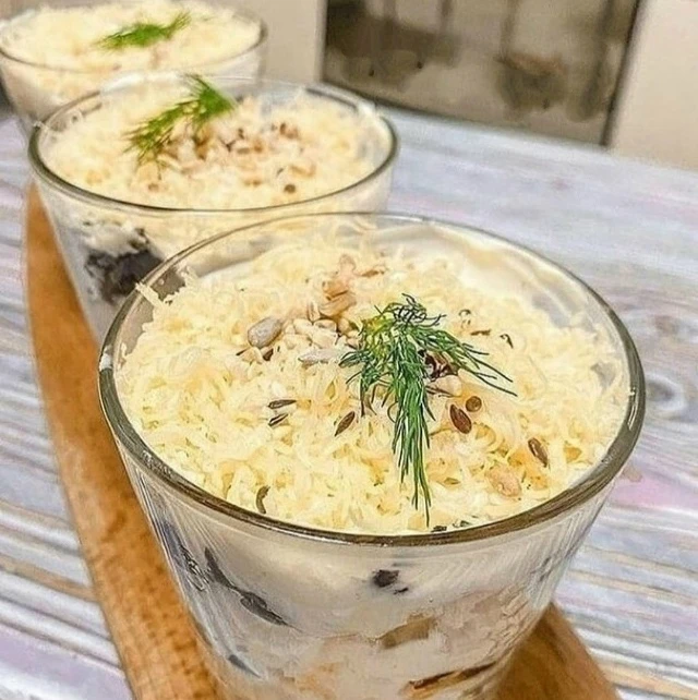 САЛАТ ЖЕНСКИЙ КАПРИЗ С КУРИЦЕЙ И ЧЕРНОСЛИВОМ