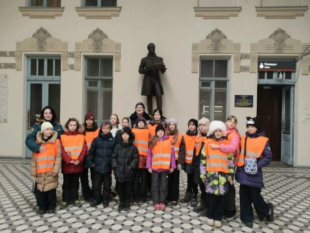 «Кто нас бережёт?»: экскурсия для отряда ЮИД на Витебском вокзале В феврале для отряда Юных инспекто