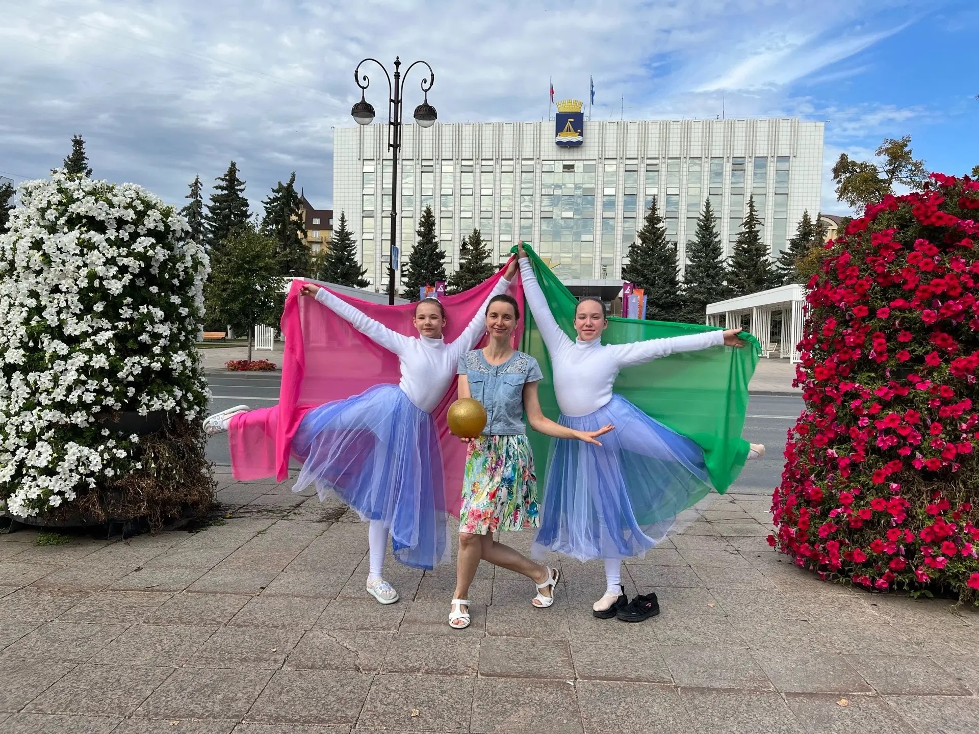 🎪 Яркий старт учебного года: ДЮЦ «Авангард» на ярмарке в Тюменском цирке!