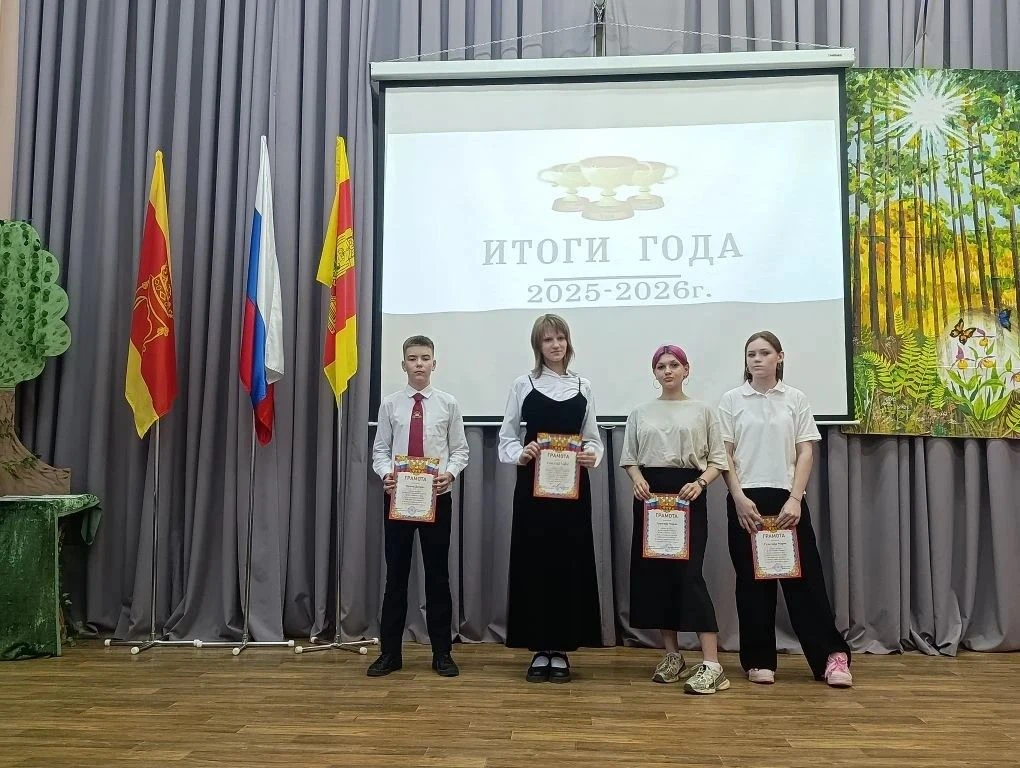 Фотографии с итоговой линейки 8 -х и 10-х классов!