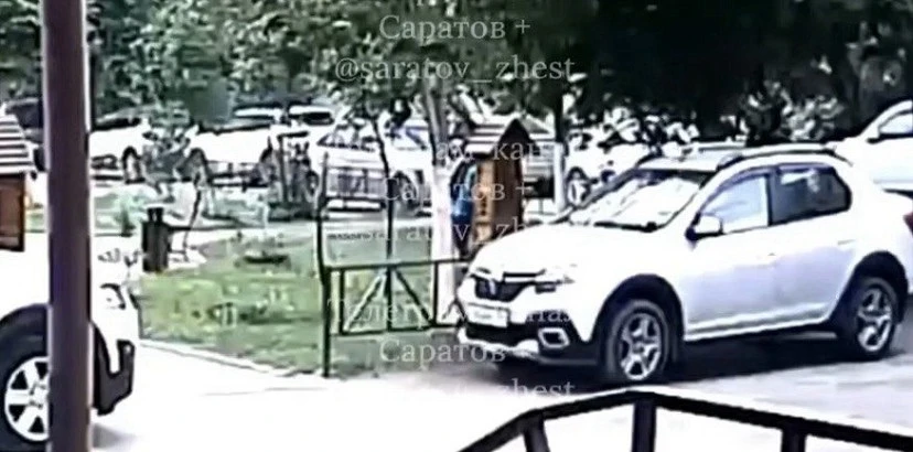 ⚡️В Энгельсе ребенок пострадал на детской площадке от упавшей мельницы