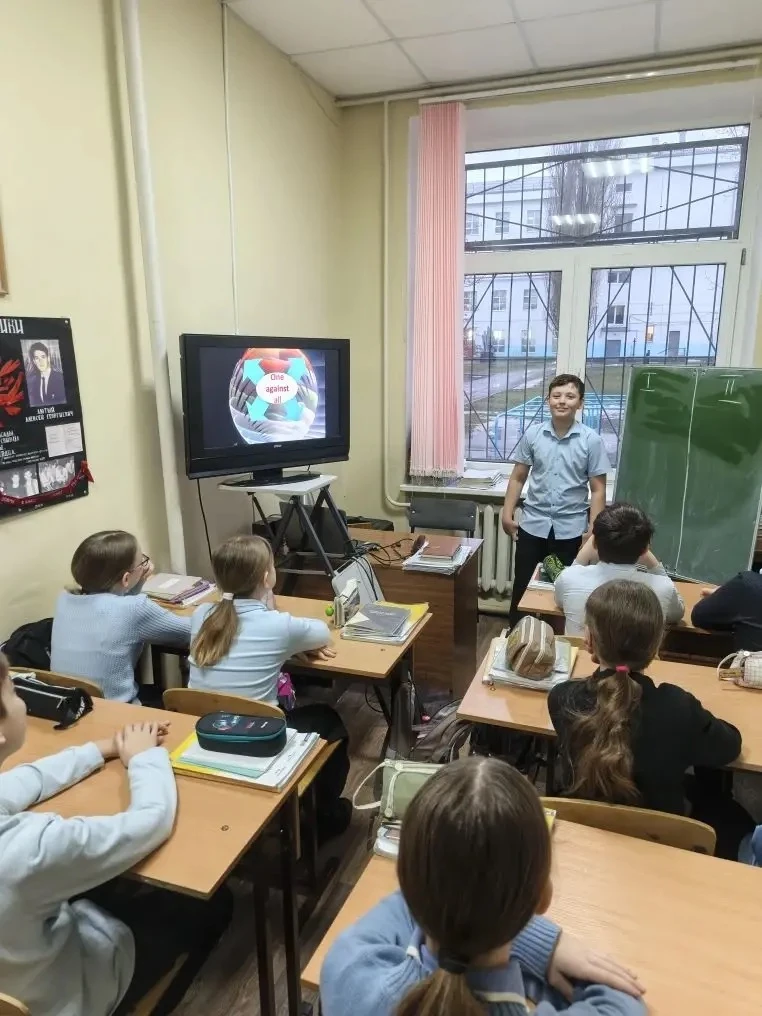 Ученики 5в узнали много интересной информации о традициях  Великобритании во время занимательной вик
