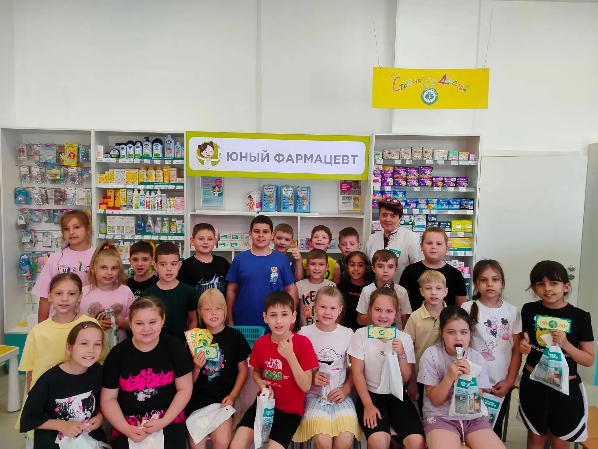 Доброго пятничного дня, друзья!🌞

А у нас пятый день лагерной смены. Мы успели сделать веселую заря
