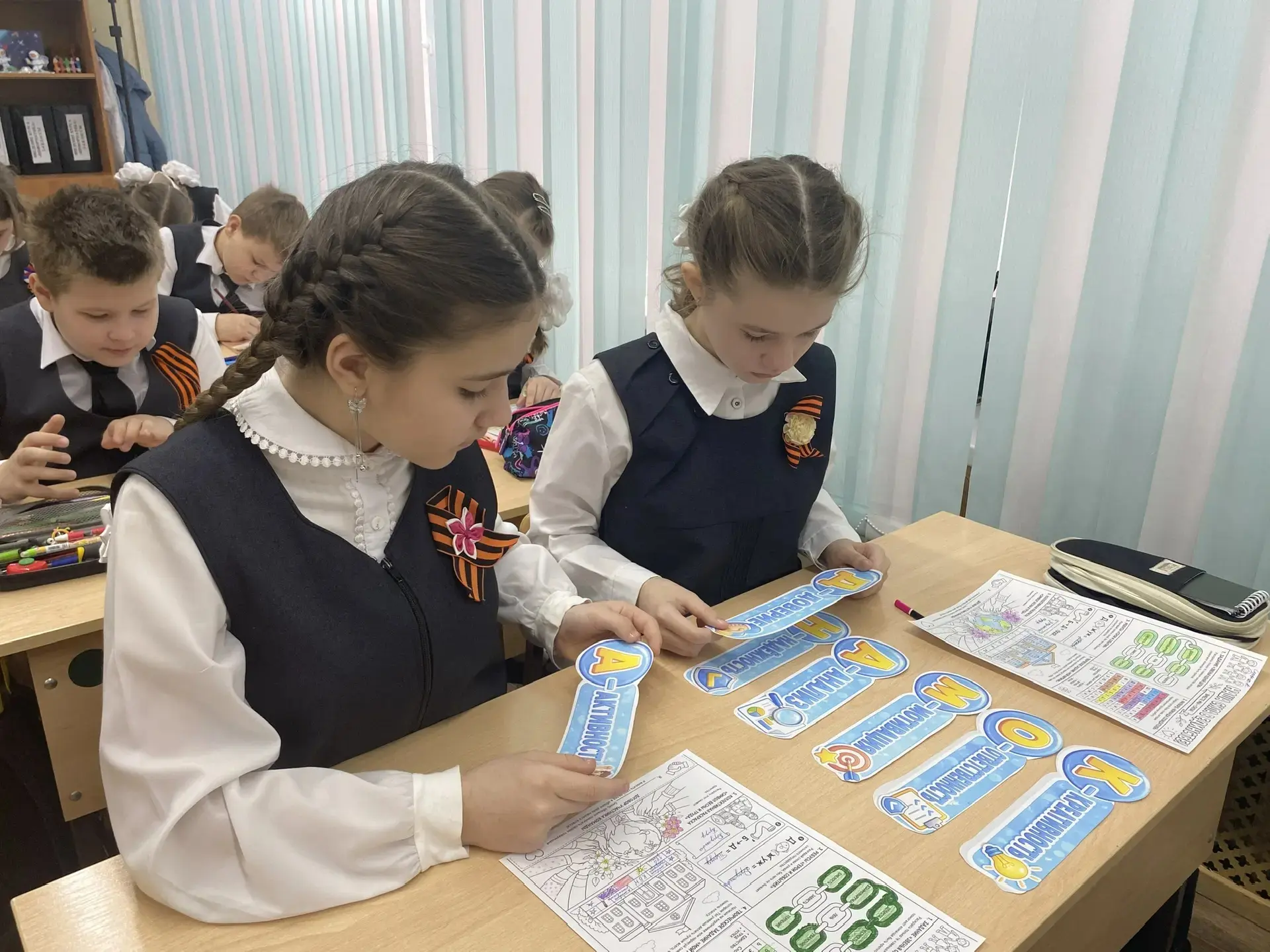 🌟 Сегодня на «Разговорах о важном» говорили о том, что делает нас сильнее — о КОМАНДЕ!  Мы выяснили,