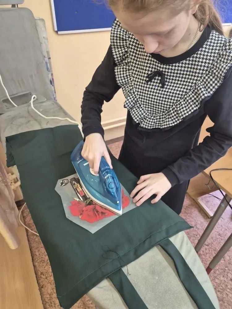 👛 От куска ткани до модного аксессуара: как наши 6-классники создавали шопперы 🧵  Ученики 6-х классо