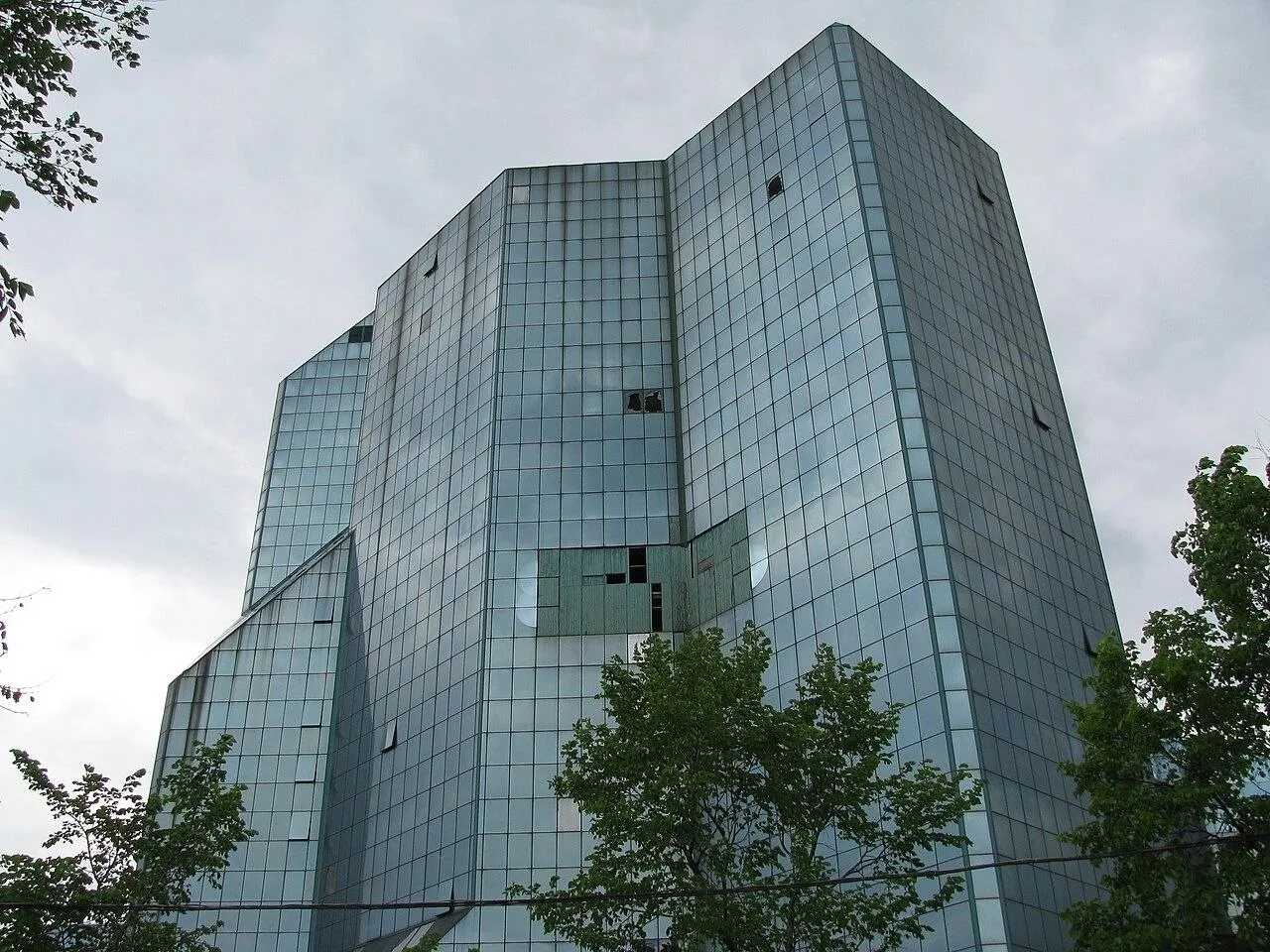 «Синий зуб» у метро «Юго-Западная», 2008 год.