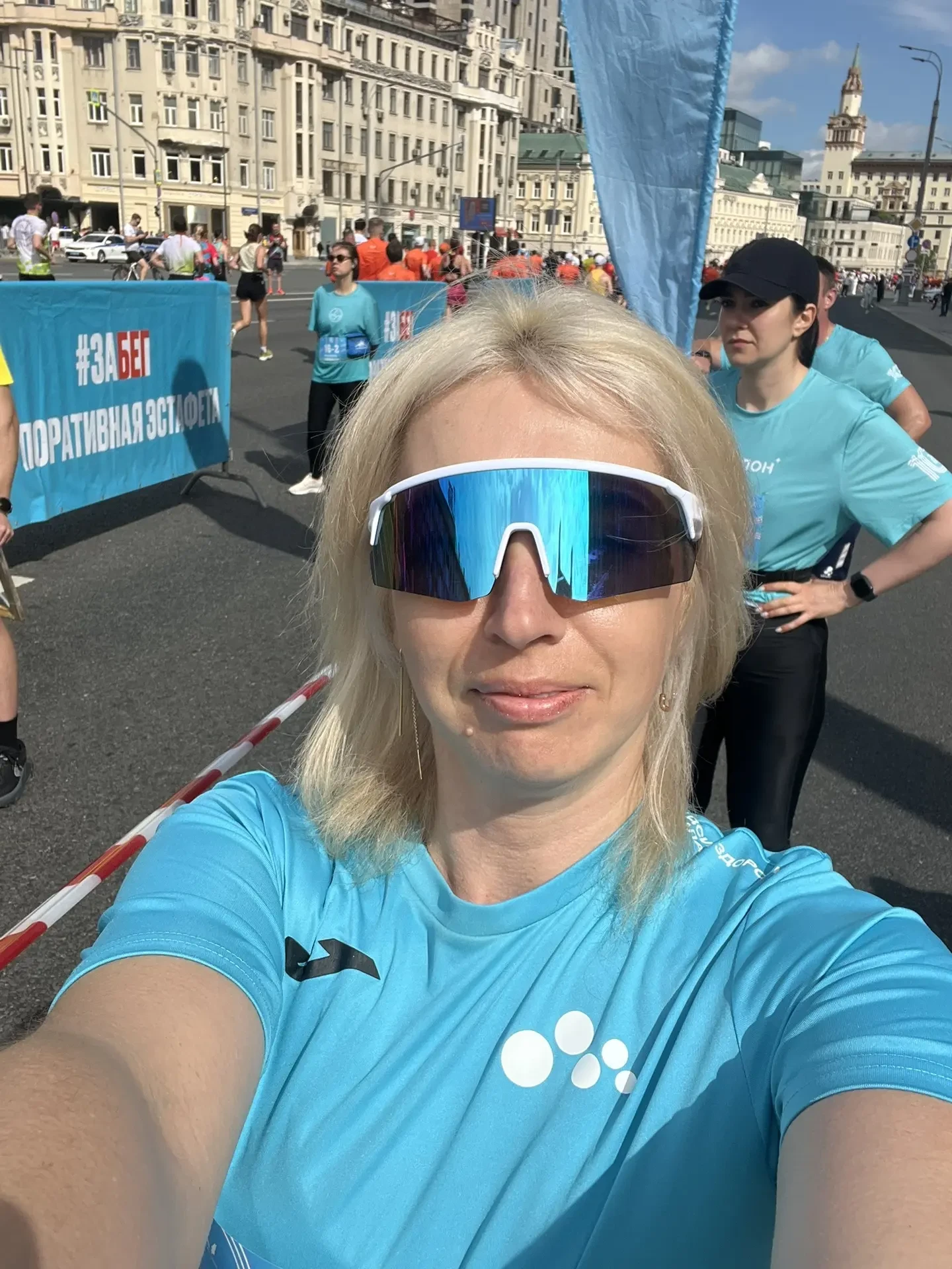 🏃‍♀️‍➡️ | Сегодня Москва бежала эстафету на 21 км, а мы - вместе с ней.