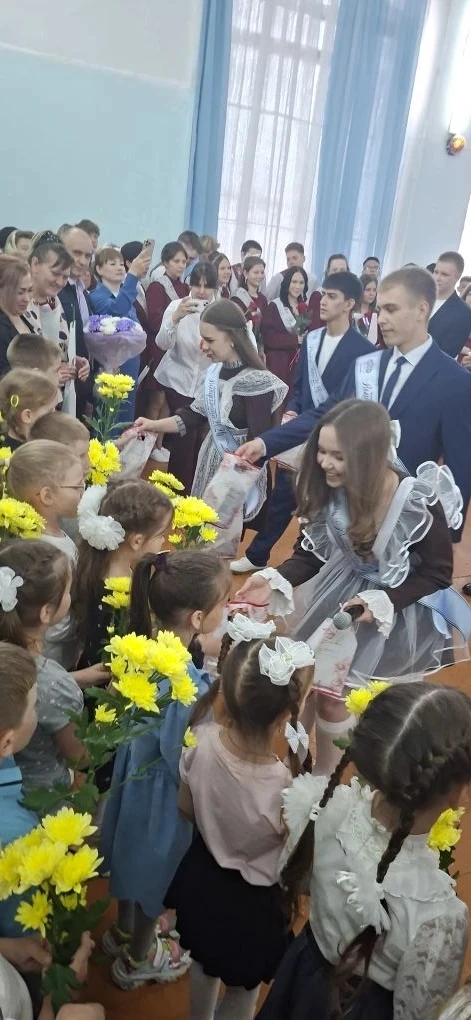 Сегодня во всех школах не только нашего города ,но и всей страны прозвучал последний звонок для выпу