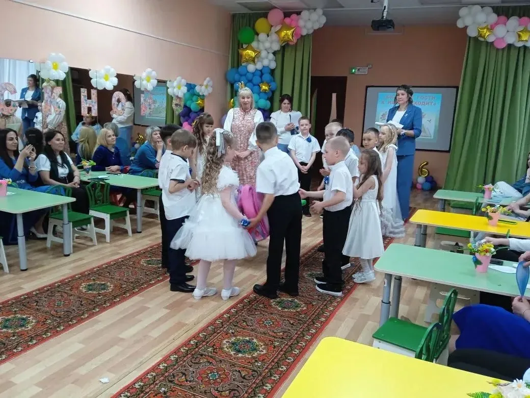 29 мая в нашем детском саду прошли два Выпускных праздника «Фотоальбом «Дошкольное детство» для дете