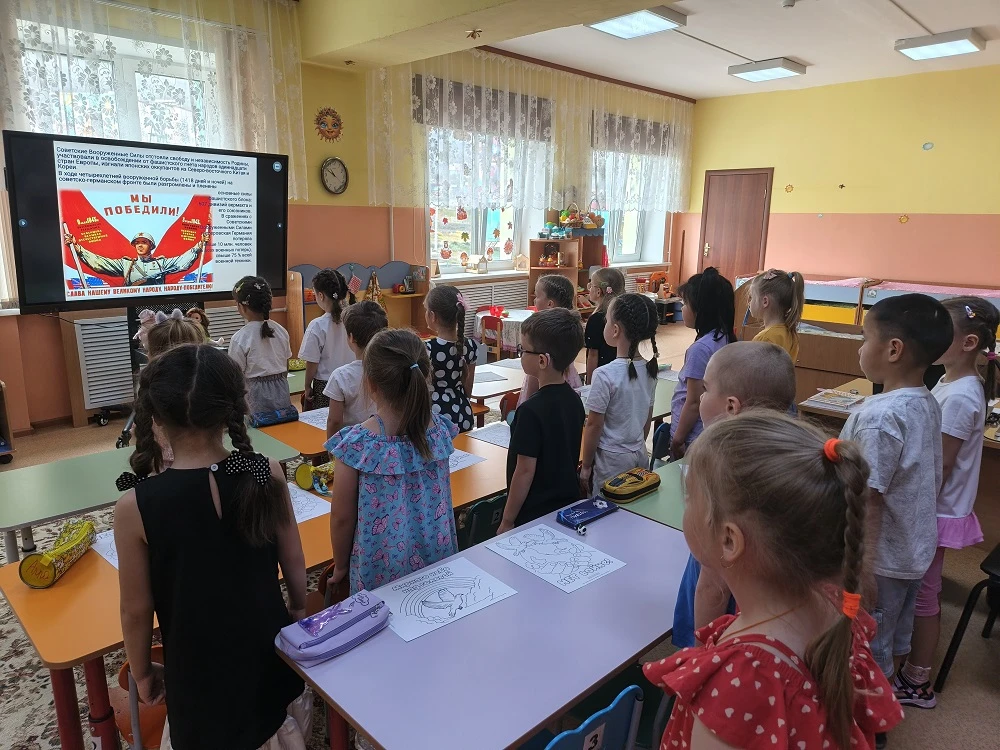В подготовительных группах «Колокольчик» и «Радуга» прошло торжественное занятие «Урок ...