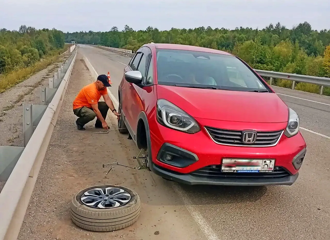 🛠️Когда на трассе сломался автомобиль, помощь от других водителей невозможно переоценить