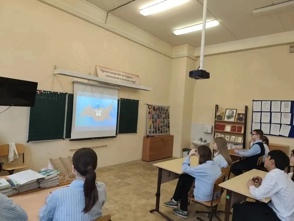 🔬 Сегодня ученики нашей школы приняли участие в увлекательном занятии курса внеурочнойдеятельности «