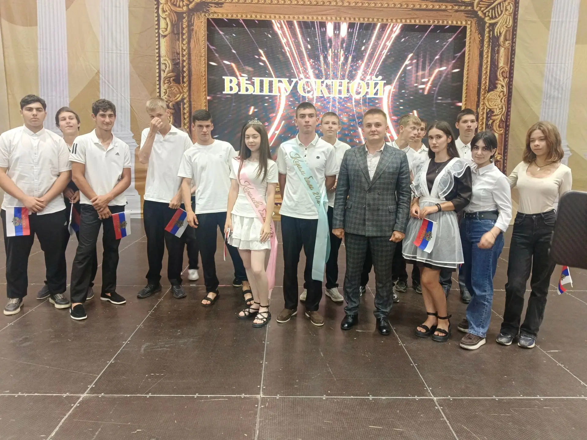 26 июня выпускники 9 класса нашей школы приняли участие в районном празднике, посвященном окончанию 