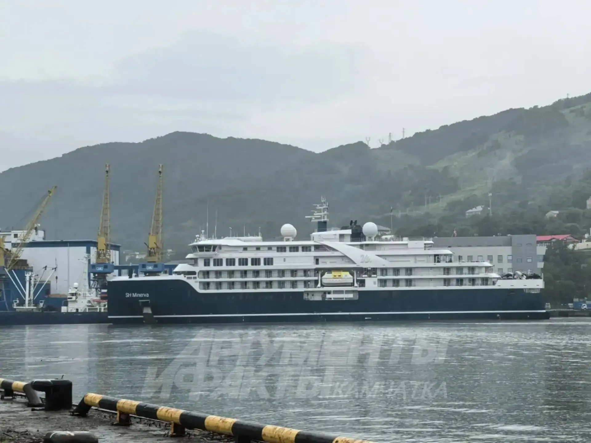 В морской порт Петропавловска зашёл первый круизный лайнер — SH Minerva, премиальное су...