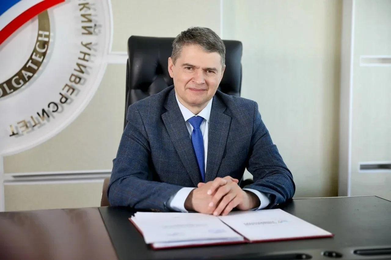 Поздравление и.о. ректора Волгатеха Алексея Роженцова с Днем России! 🇷🇺 

12 июня - символ нашего 