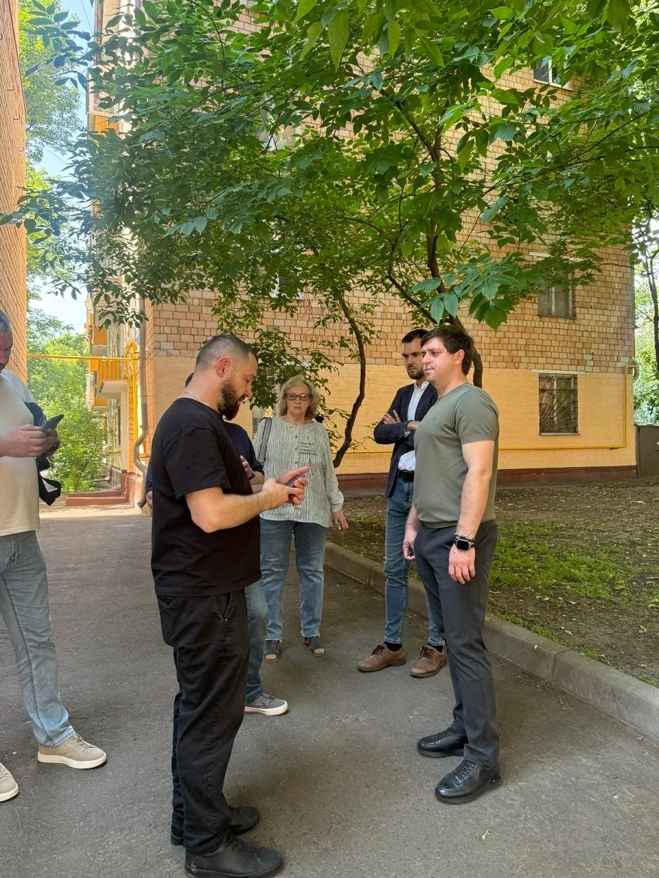 Обход территории района ✍️

💬 Сегодня, 11 июня, глава управы Савеловского района Гусаинов Артур Але
