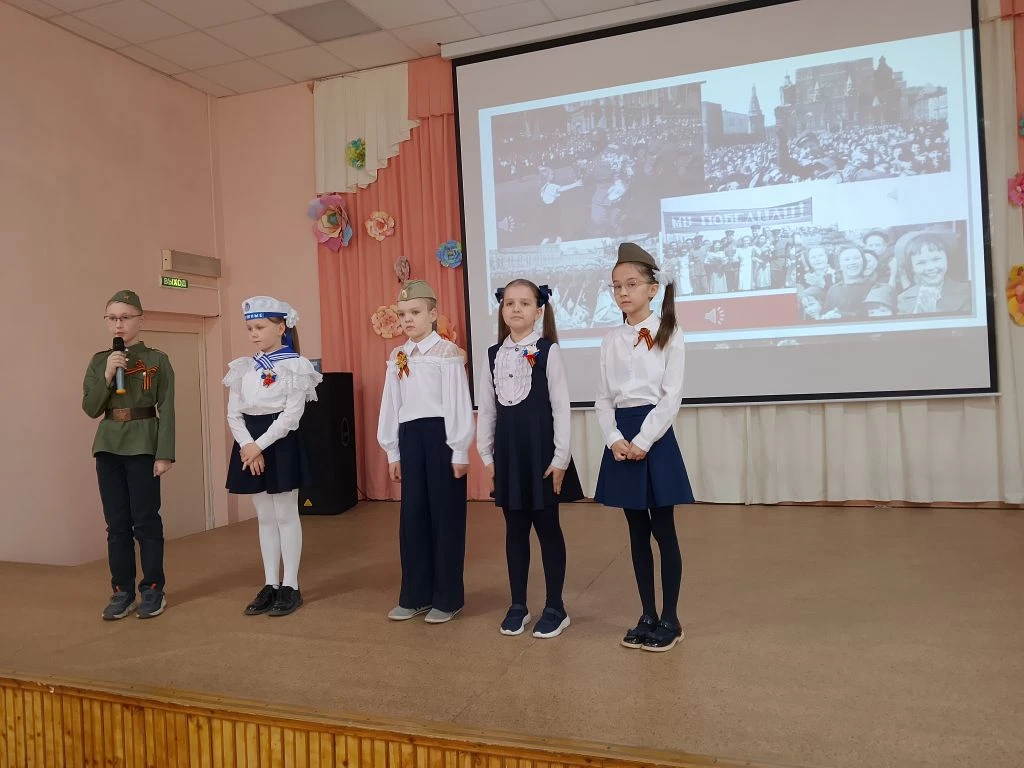Продолжила параллель третьих классов праздник в актовом зале. Артюшина Виктория Витальевна составила