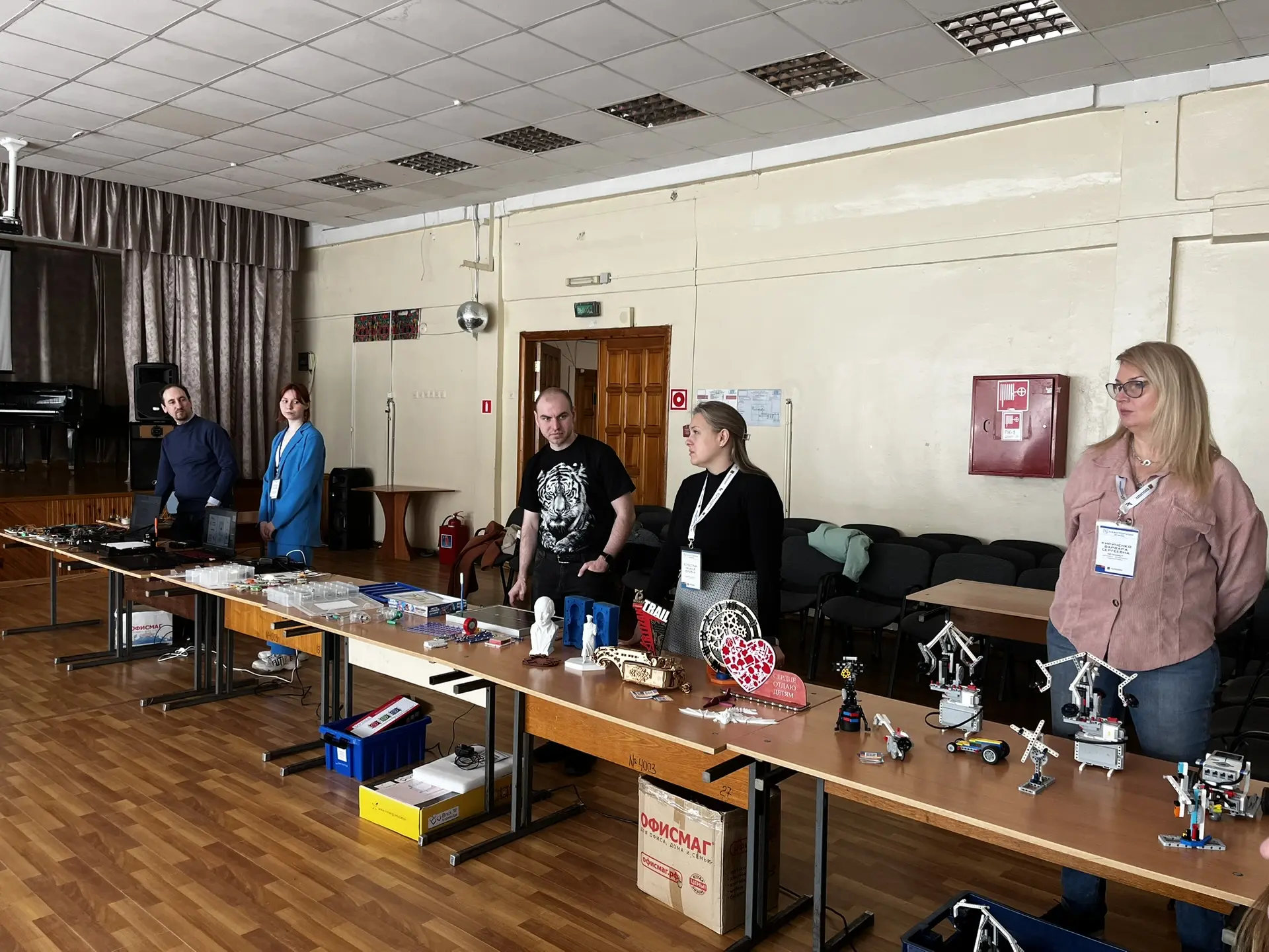 ✔️В нашу школу приехал Кванториум!!!🌟  Ребята узнали о направлениях обучения, поближе познакомились 